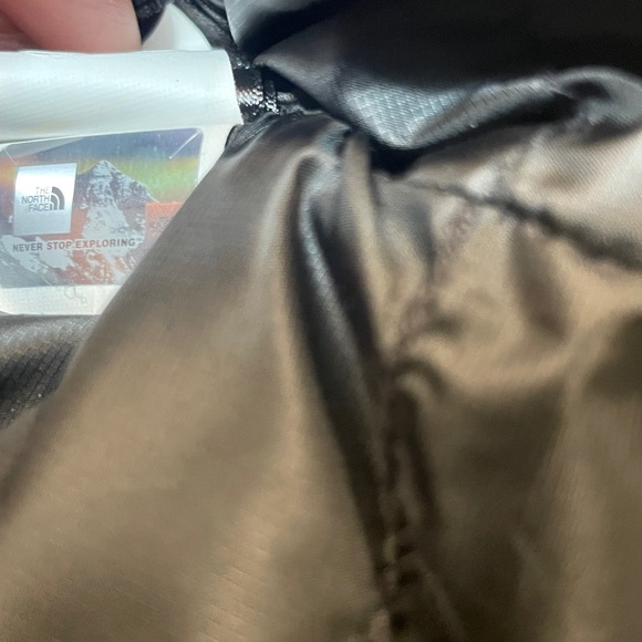 The North Face Men's Trevail Black lightweight Puffer Jacket in size medium - Picture 9 of 10